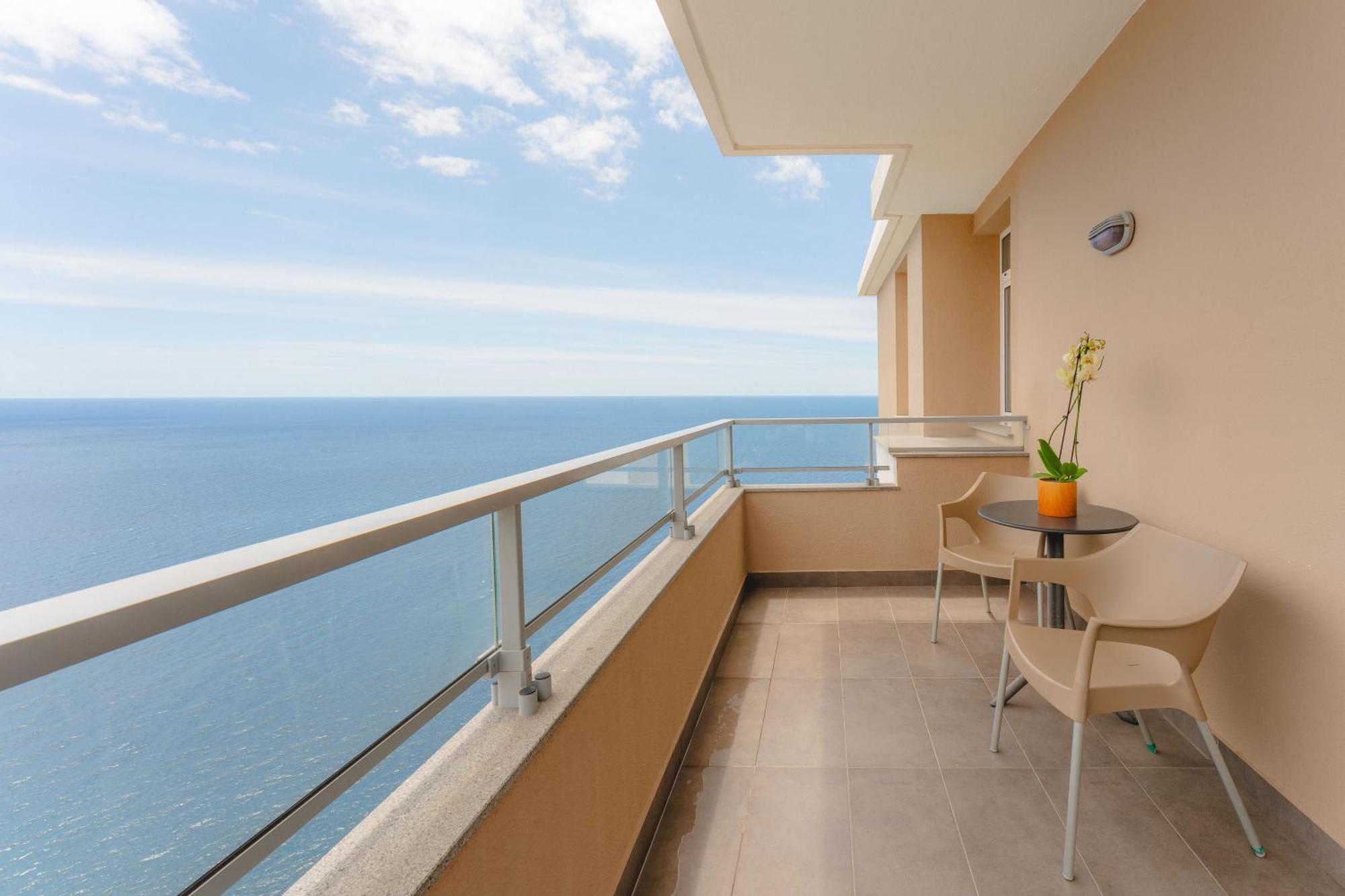 Duas Torres Aparthotel