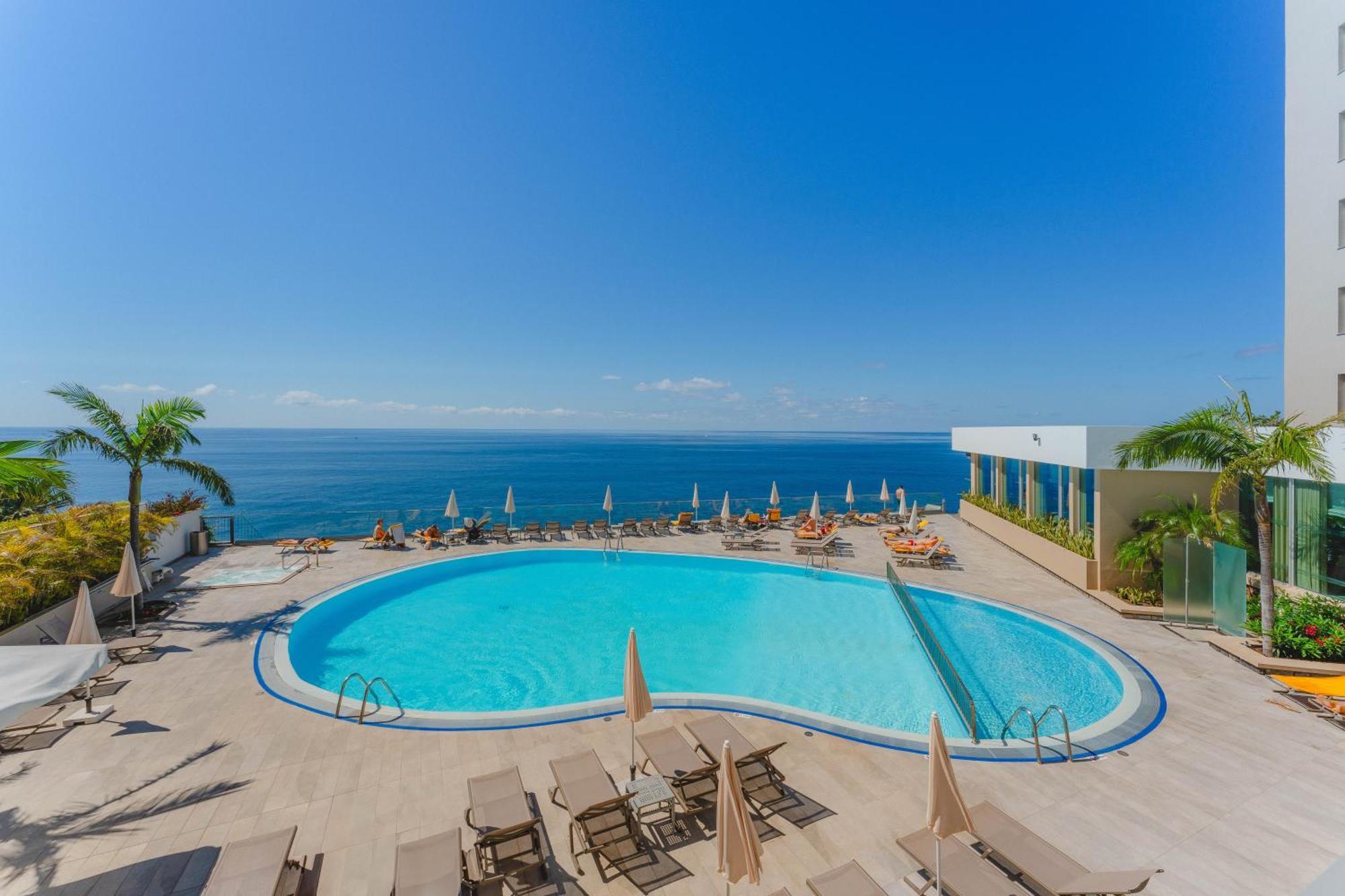 Duas Torres Aparthotel 4*